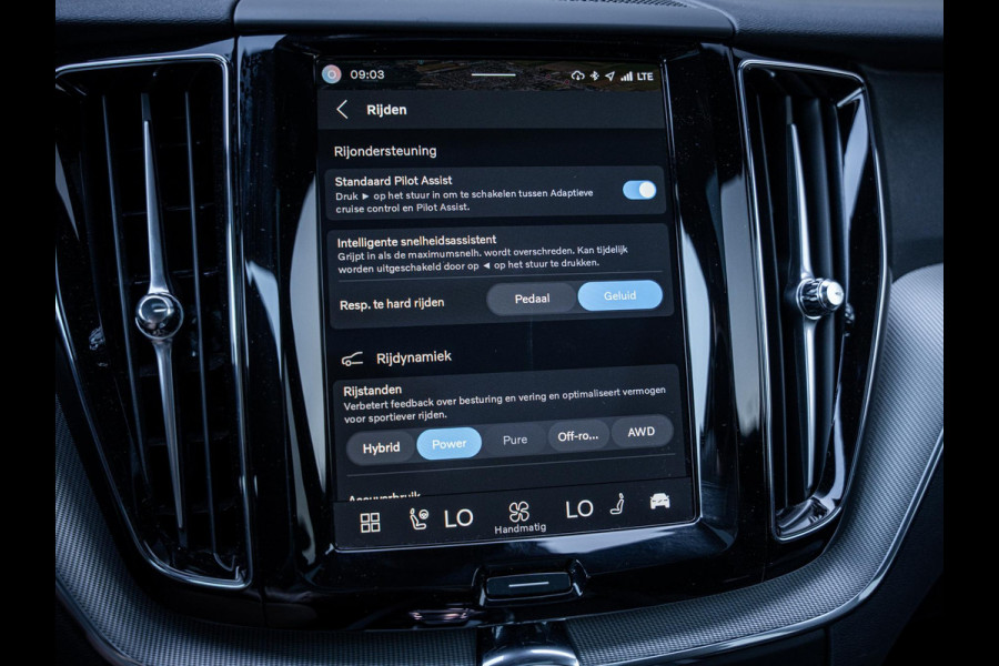 Volvo XC60 2.0 T8 Plug-in hybrid AWD Plus Black Edition - Long Range l Pano l 360cam l Memory