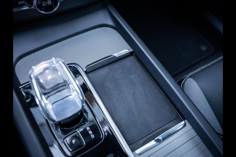 Volvo XC60 2.0 T8 Plug-in hybrid AWD Plus Black Edition - Long Range l Pano l 360cam l Memory
