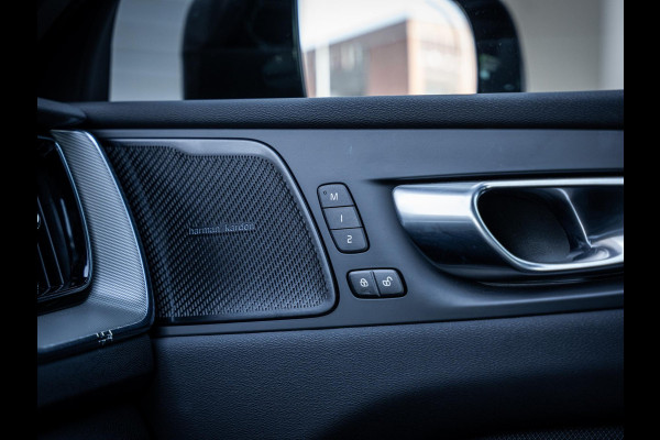 Volvo XC60 2.0 T8 Plug-in hybrid AWD Plus Black Edition - Long Range l Pano l 360cam l Memory