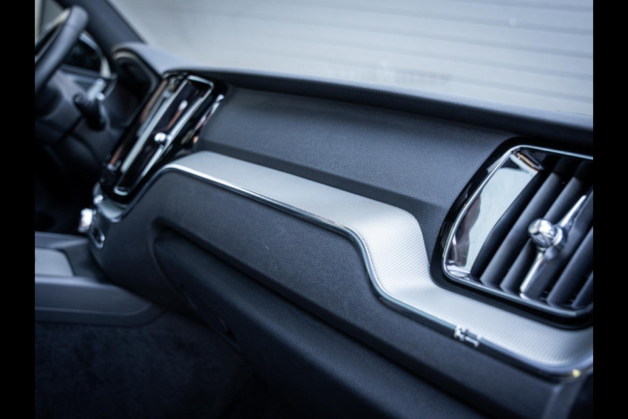 Volvo XC60 2.0 T8 Plug-in hybrid AWD Plus Black Edition - Long Range l Pano l 360cam l Memory