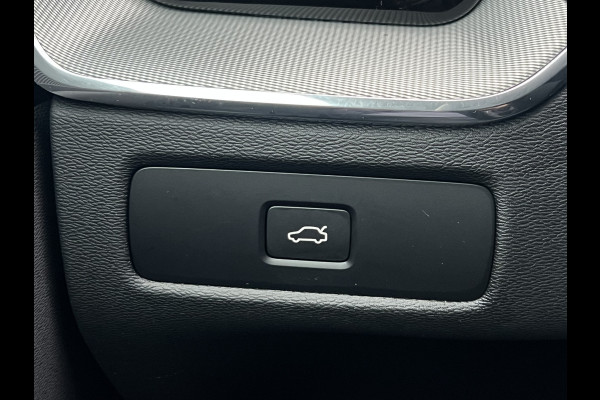 Volvo XC60 B4 Plus Dark | Trekhaak | Navi | Camera | Memory