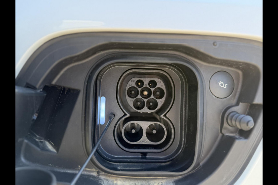 Volvo XC40 Recharge Core 70 kWh VAN: 32.900,- VOOR: 30.877,- UW WKVOORDEEL: 2.023,- | SOH 94% | VOLVO DEALER ONDERHOUDEN| ACHTERUITRIJCAMERA|