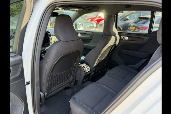 Volvo XC40 Recharge Core 70 kWh VAN: 32.900,- VOOR: 30.877,- UW WKVOORDEEL: 2.023,- | SOH 94% | VOLVO DEALER ONDERHOUDEN| ACHTERUITRIJCAMERA|
