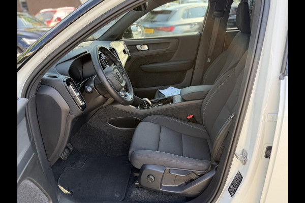 Volvo XC40 Recharge Core 70 kWh VAN: 32.900,- VOOR: 30.877,- UW WKVOORDEEL: 2.023,- | SOH 94% | VOLVO DEALER ONDERHOUDEN| ACHTERUITRIJCAMERA|