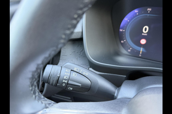 Volvo XC40 Recharge Core 70 kWh VAN: 32.900,- VOOR: 30.877,- UW WKVOORDEEL: 2.023,- | SOH 94% | VOLVO DEALER ONDERHOUDEN| ACHTERUITRIJCAMERA|