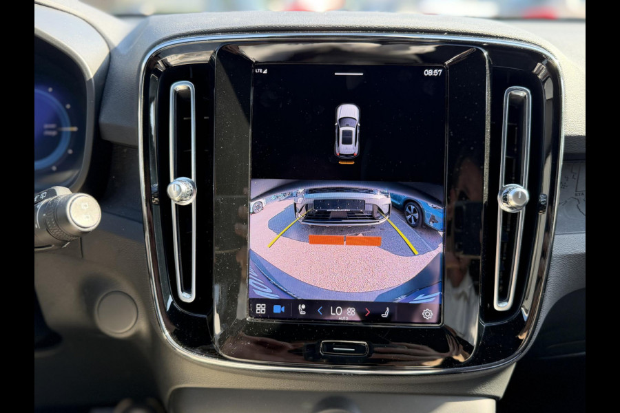 Volvo XC40 Recharge Core 70 kWh VAN: 32.900,- VOOR: 30.877,- UW WKVOORDEEL: 2.023,- | SOH 94% | VOLVO DEALER ONDERHOUDEN| ACHTERUITRIJCAMERA|