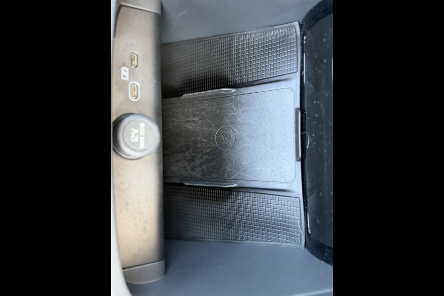 Volvo XC40 Recharge Core 70 kWh VAN: 32.900,- VOOR: 30.877,- UW WKVOORDEEL: 2.023,- | SOH 94% | VOLVO DEALER ONDERHOUDEN| ACHTERUITRIJCAMERA|