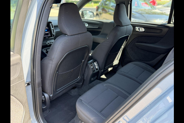 Volvo XC40 Recharge Core 70 kWh VAN: 32.900,- VOOR: 30.877,- UW WKVOORDEEL: 2.023,- | SOH 96% | VOLVO DEALER ONDERHOUDEN| ACHTERUITRIJCAMERA| WARMTEPOMP| STOEL + STUURVERWARMING
