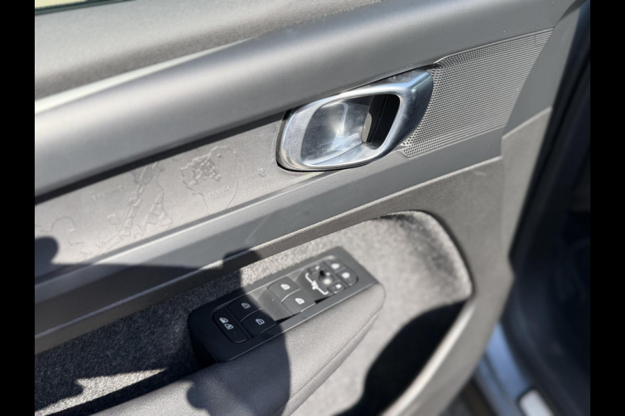 Volvo XC40 Recharge Core 70 kWh VAN: 32.900,- VOOR: 30.877,- UW WKVOORDEEL: 2.023,- | SOH 96% | VOLVO DEALER ONDERHOUDEN| ACHTERUITRIJCAMERA| WARMTEPOMP| STOEL + STUURVERWARMING