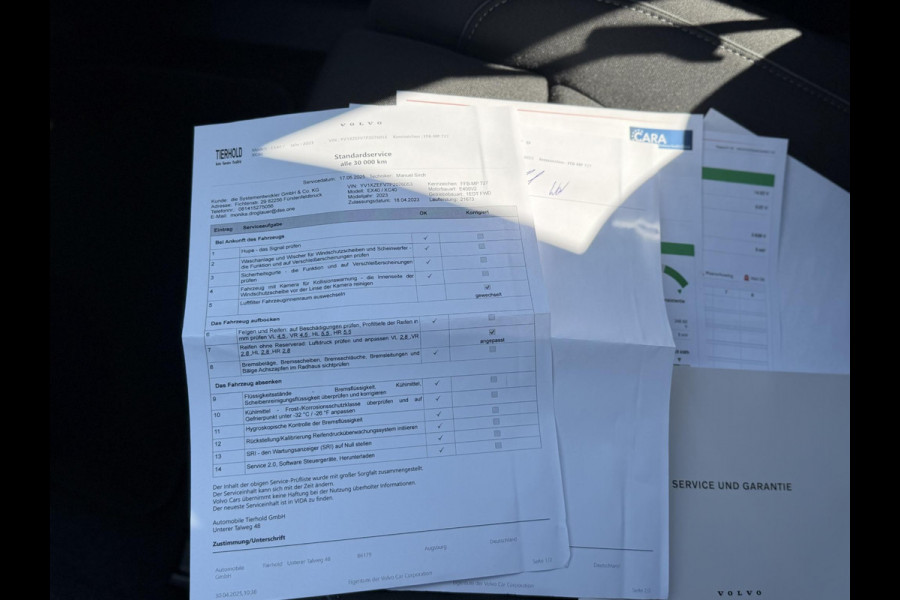 Volvo XC40 Recharge Core 70 kWh VAN: 32.900,- VOOR: 30.877,- UW WKVOORDEEL: 2.023,- | SOH 96% | VOLVO DEALER ONDERHOUDEN| ACHTERUITRIJCAMERA| WARMTEPOMP| STOEL + STUURVERWARMING