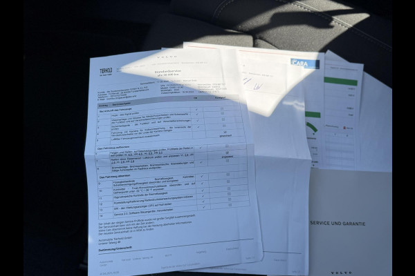 Volvo XC40 Recharge Core 70 kWh VAN: 32.900,- VOOR: 30.877,- UW WKVOORDEEL: 2.023,- | SOH 96% | VOLVO DEALER ONDERHOUDEN| ACHTERUITRIJCAMERA| WARMTEPOMP| STOEL + STUURVERWARMING