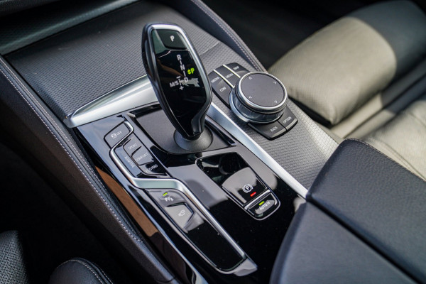 BMW 5 Serie M550i xDrive Business Edition Plus | Head up Display | Stoelverkoeling | Massage | Harman\/Kardon | 360 Camera