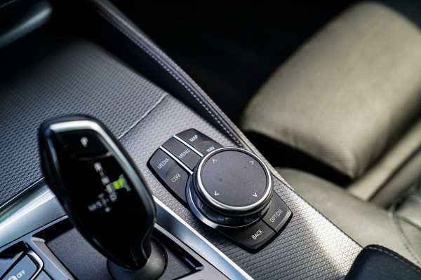 BMW 5 Serie M550i xDrive Business Edition Plus | Head up Display | Stoelverkoeling | Massage | Harman\/Kardon | 360 Camera