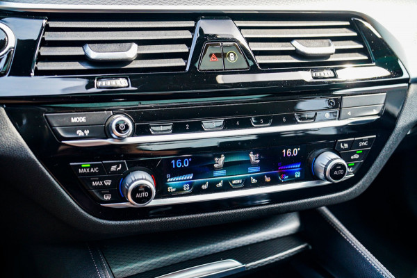 BMW 5 Serie M550i xDrive Business Edition Plus | Head up Display | Stoelverkoeling | Massage | Harman\/Kardon | 360 Camera