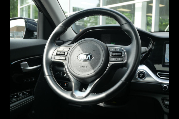 Kia e-Niro ExecutiveLine 64 kWh | SOH 95,1% | Trekhaak | Schuif-kanteldak | Stoelverwarming-ventilatie | Keyless | Navi | Carplay |
