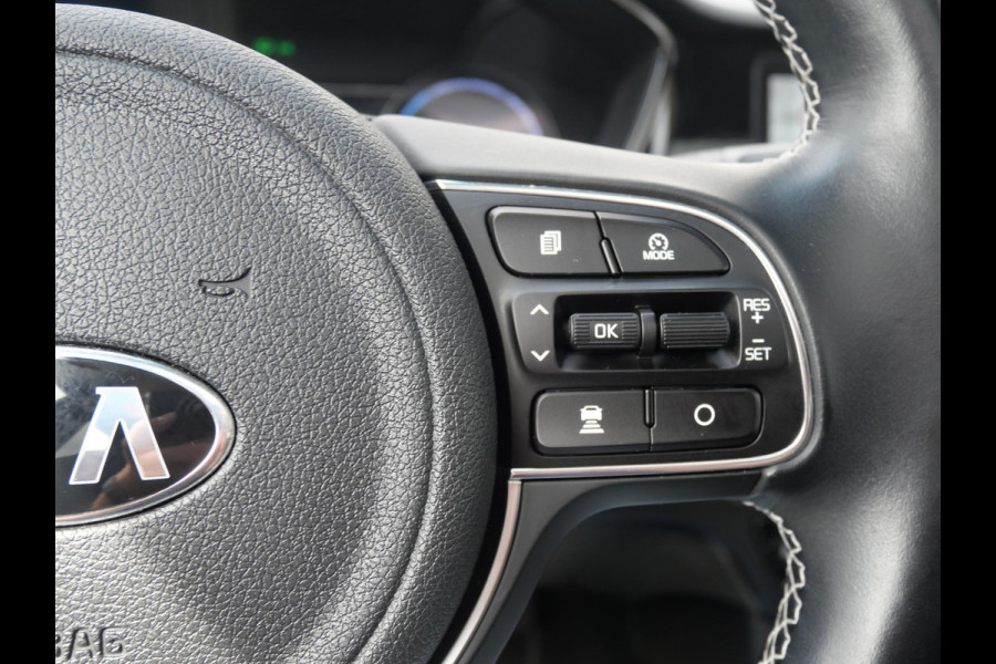 Kia e-Niro ExecutiveLine 64 kWh | SOH 95,1% | Trekhaak | Schuif-kanteldak | Stoelverwarming-ventilatie | Keyless | Navi | Carplay |
