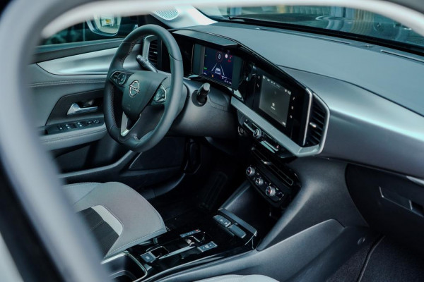 Opel Mokka Electric Edition 50 kWh / Warmtepomp / Zwart Metallic / 1 Eigenaar