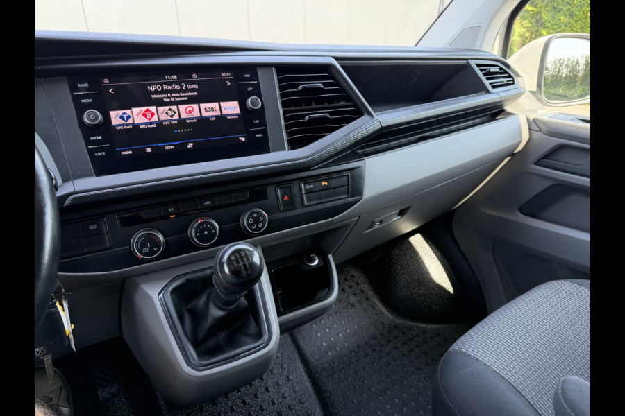 Volkswagen Transporter 2.0 TDI HIGHLINE / L2H1 / TREKHAAK / AIRCO / CRUISE / NAVI / CARPLAY / LMV