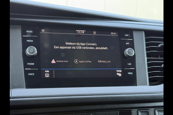 Volkswagen Transporter 2.0 TDI HIGHLINE / L2H1 / TREKHAAK / AIRCO / CRUISE / NAVI / CARPLAY / LMV
