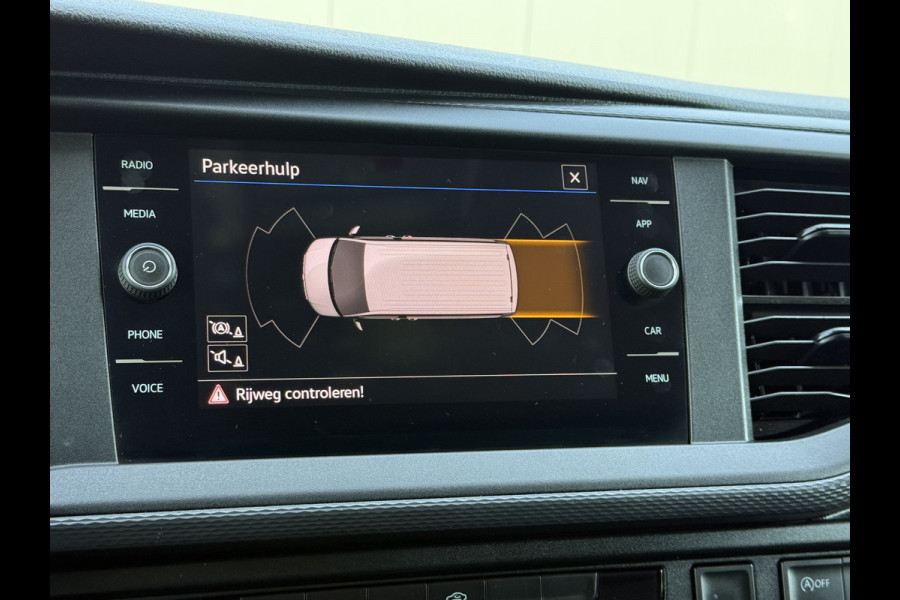 Volkswagen Transporter 2.0 TDI HIGHLINE / L2H1 / TREKHAAK / AIRCO / CRUISE / NAVI / CARPLAY / LMV