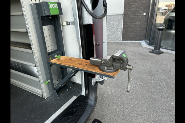 Mercedes-Benz Sprinter 315 CDI L2 H1 RWD 3500KG Trekhaak / BOTT Inrichting / MBUX 10.25 / Navigatie / Cruise control / Airco / 270 Graden achterdeuren