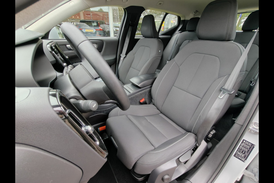 Volvo XC40 T2 130PK Momentum Business | BLIS | Camera Achter | PDC V+A | Carplay | Adapt. Cruise