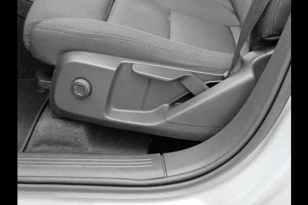 Volvo XC40 T2 130PK Momentum Business | BLIS | Camera Achter | PDC V+A | Carplay | Adapt. Cruise