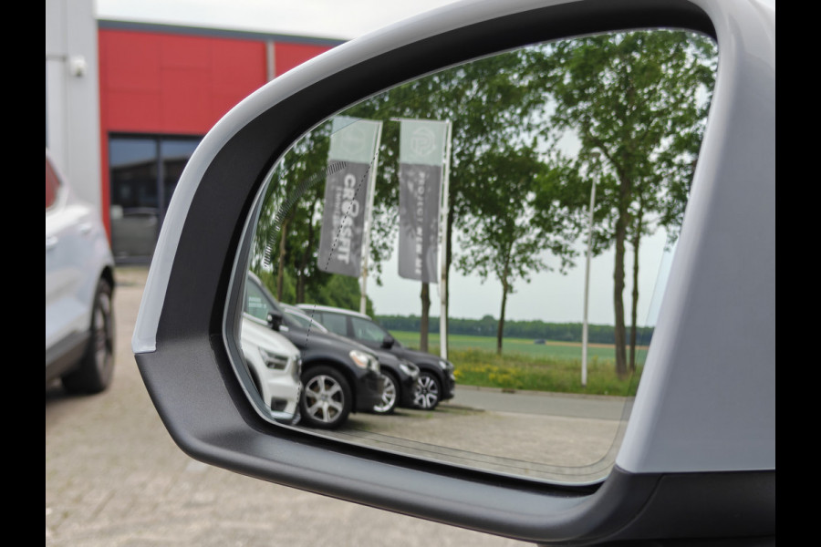 Volvo XC40 T2 130PK Momentum Business | BLIS | Camera Achter | PDC V+A | Carplay | Adapt. Cruise