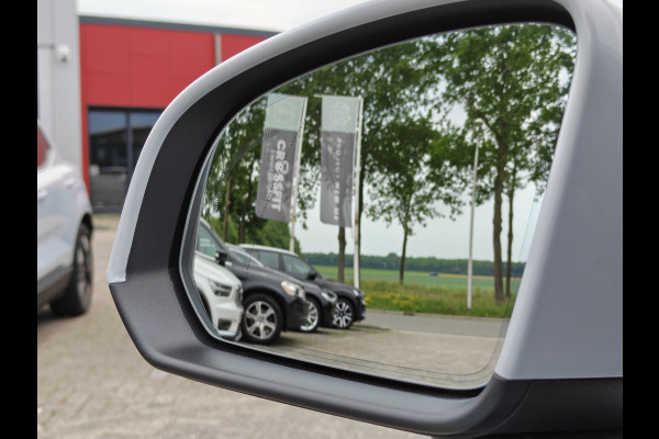 Volvo XC40 T2 130PK Momentum Business | BLIS | Camera Achter | PDC V+A | Carplay | Adapt. Cruise