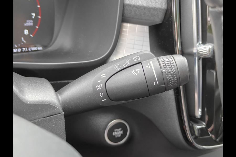 Volvo XC40 T2 130PK Momentum Business | BLIS | Camera Achter | PDC V+A | Carplay | Adapt. Cruise