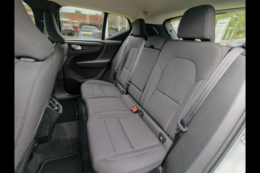 Volvo XC40 T2 130PK Momentum Business | BLIS | Camera Achter | PDC V+A | Carplay | Adapt. Cruise