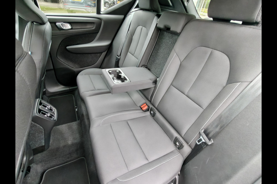 Volvo XC40 T2 130PK Momentum Business | BLIS | Camera Achter | PDC V+A | Carplay | Adapt. Cruise