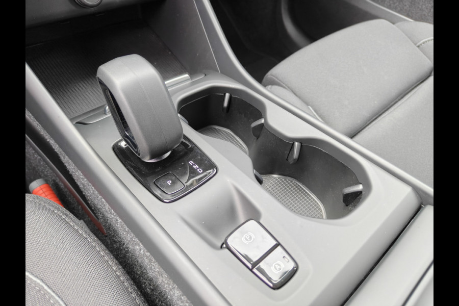 Volvo XC40 T2 130PK Momentum Business | BLIS | Camera Achter | PDC V+A | Carplay | Adapt. Cruise