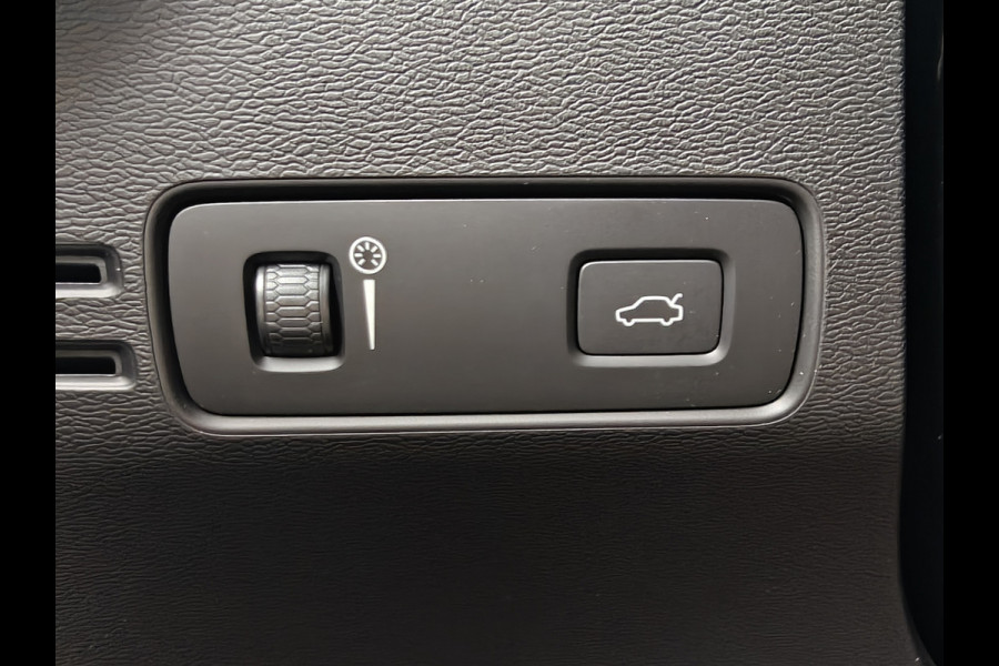 Volvo XC40 T2 130PK Momentum Business | BLIS | Camera Achter | PDC V+A | Carplay | Adapt. Cruise