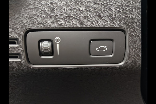 Volvo XC40 T2 130PK Momentum Business | BLIS | Camera Achter | PDC V+A | Carplay | Adapt. Cruise