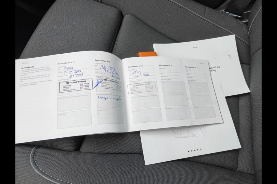 Volvo XC40 T2 130PK Momentum Business | BLIS | Camera Achter | PDC V+A | Carplay | Adapt. Cruise