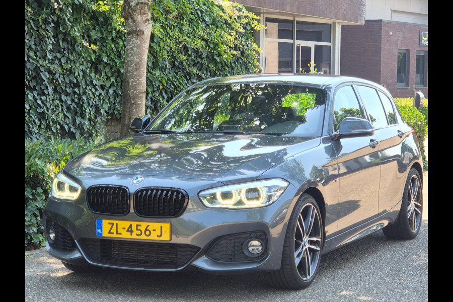 BMW 1-serie M Sport Edition Apple CarPlay LM Velgen Trekhaak LED NAP Black Panel dash 118i M Sport Edition