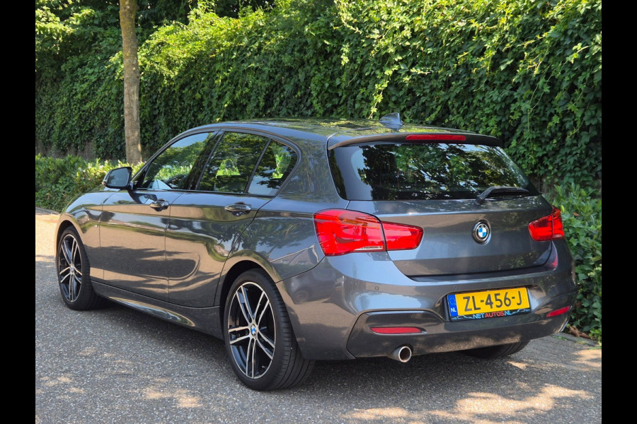 BMW 1-serie M Sport Edition Apple CarPlay LM Velgen Trekhaak LED NAP Black Panel dash 118i M Sport Edition