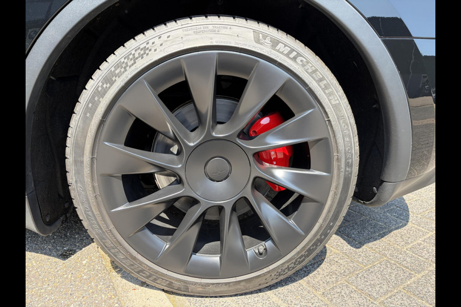 Tesla Model Y Performance AWD 75 kWh VAN: 42.900,- VOOR: 39.877,- UW WKVOORDEEL: 3.023,- | RIJKLAAR GELEVERD | 12 MND BOVAG GARANTIE | TESLA GARANTIE ACCU + AANDRIJFLIJN T/M 03-2031/ 240.000KM|