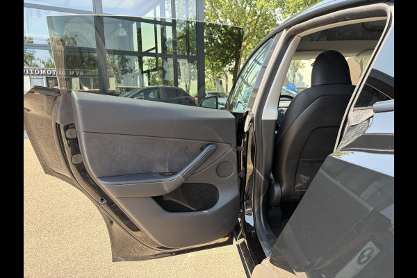 Tesla Model Y Performance AWD 75 kWh VAN: 42.900,- VOOR: 39.877,- UW WKVOORDEEL: 3.023,- | RIJKLAAR GELEVERD | 12 MND BOVAG GARANTIE | TESLA GARANTIE ACCU + AANDRIJFLIJN T/M 03-2031/ 240.000KM|