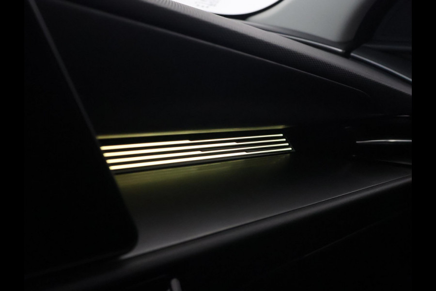 Kia Niro EV DYNAMICPLUSLINE 64.8 kWh + SCHUIFDAK | LEDER | HEAD-UP | CAMERA | SFEERVERLICHTING | ADAPTIVE CRUISE