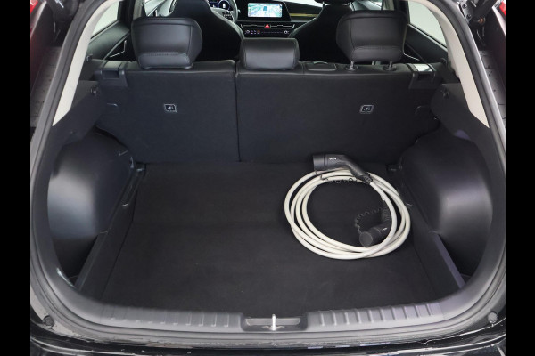 Kia Niro EV DYNAMICPLUSLINE 64.8 kWh + SCHUIFDAK | LEDER | HEAD-UP | CAMERA | SFEERVERLICHTING | ADAPTIVE CRUISE
