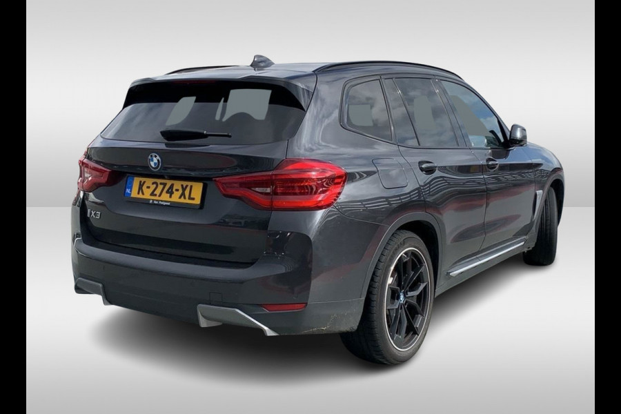 BMW iX3 High Executive 80 kWh / Panoramadak / Camera / Head-up / 20'' / Leder / Harman Kardon / Navigatie / Memory seats / Dodehoek / DAB / Stoelverwarming / Cruise Control Adaptief