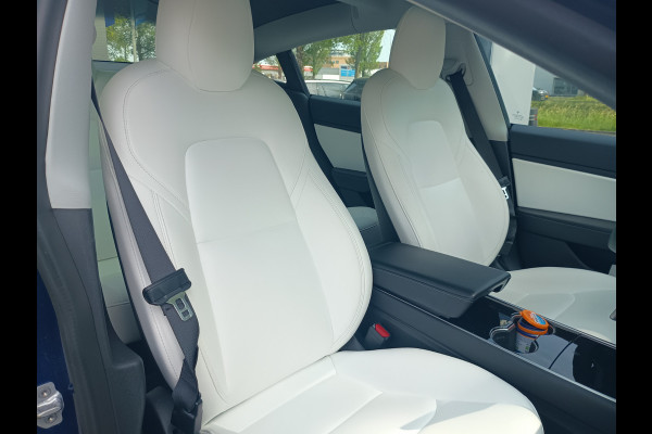 Tesla Model 3 Standard RWD Plus 60 kWh / SoH 87,5% / Trekhaak / Autopilot / Panoramadak / Camera / Premium Audio / 19'' / Leder