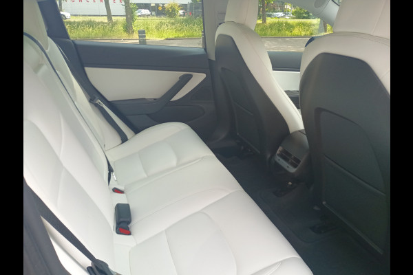 Tesla Model 3 Standard RWD Plus 60 kWh / SoH 87,5% / Trekhaak / Autopilot / Panoramadak / Camera / Premium Audio / 19'' / Leder