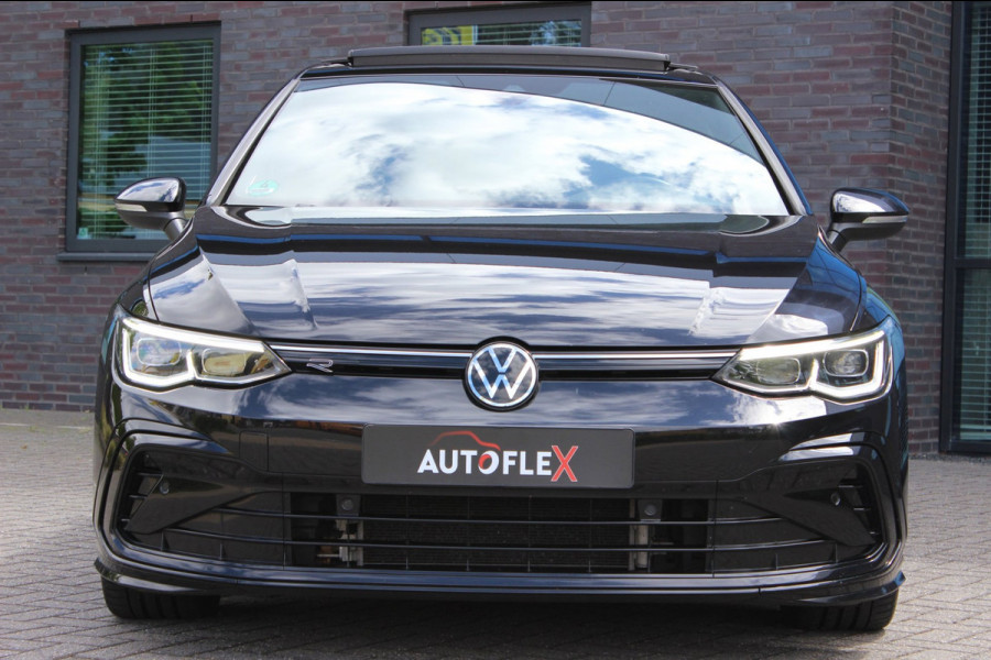 Volkswagen Golf 1.5 eTSI R-Line pano / IQ light
