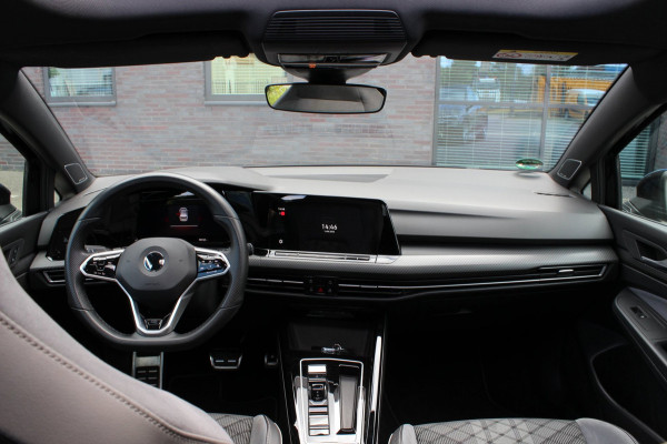 Volkswagen Golf 1.5 eTSI R-Line pano / IQ light