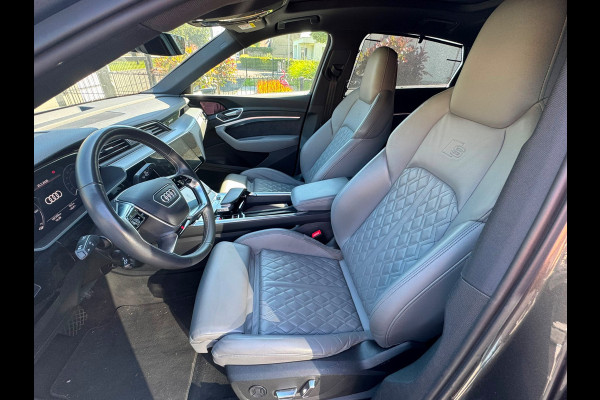 Audi e-tron Sportback 55 quattro S edition 95 kWh / Trekhaak / Panoramadak / 360Camera / RS Seats / Luchtvering / Keyless / 21'' / CarPlay / Matrix LED / Stoelverwarming / DAB / ACC