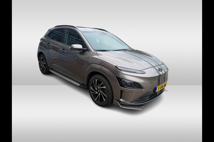 Hyundai Kona EV Premium 64 kWh / Trekhaak / Camera / Head-up / Leder / CarPlay / Keyless / 17'' / Stoelverwarming+Ventilatie / Stuurverwarming / Dodehoek / DAB / ACC
