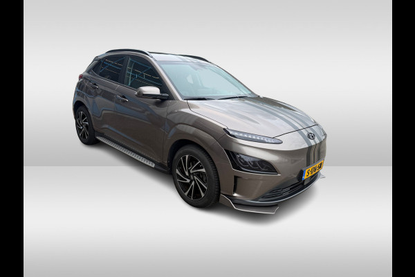 Hyundai Kona EV Premium 64 kWh / Trekhaak / Camera / Head-up / Leder / CarPlay / Keyless / 17'' / Stoelverwarming+Ventilatie / Stuurverwarming / Dodehoek / DAB / ACC
